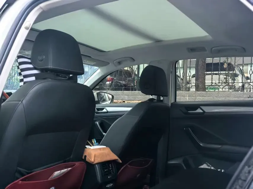 2022 Volkswagen T-Roc 1.4T 150HP L4 7DCT,autocango,china used car exporter,china ev exporter,chinese used car exporter,chinese used ev exporter