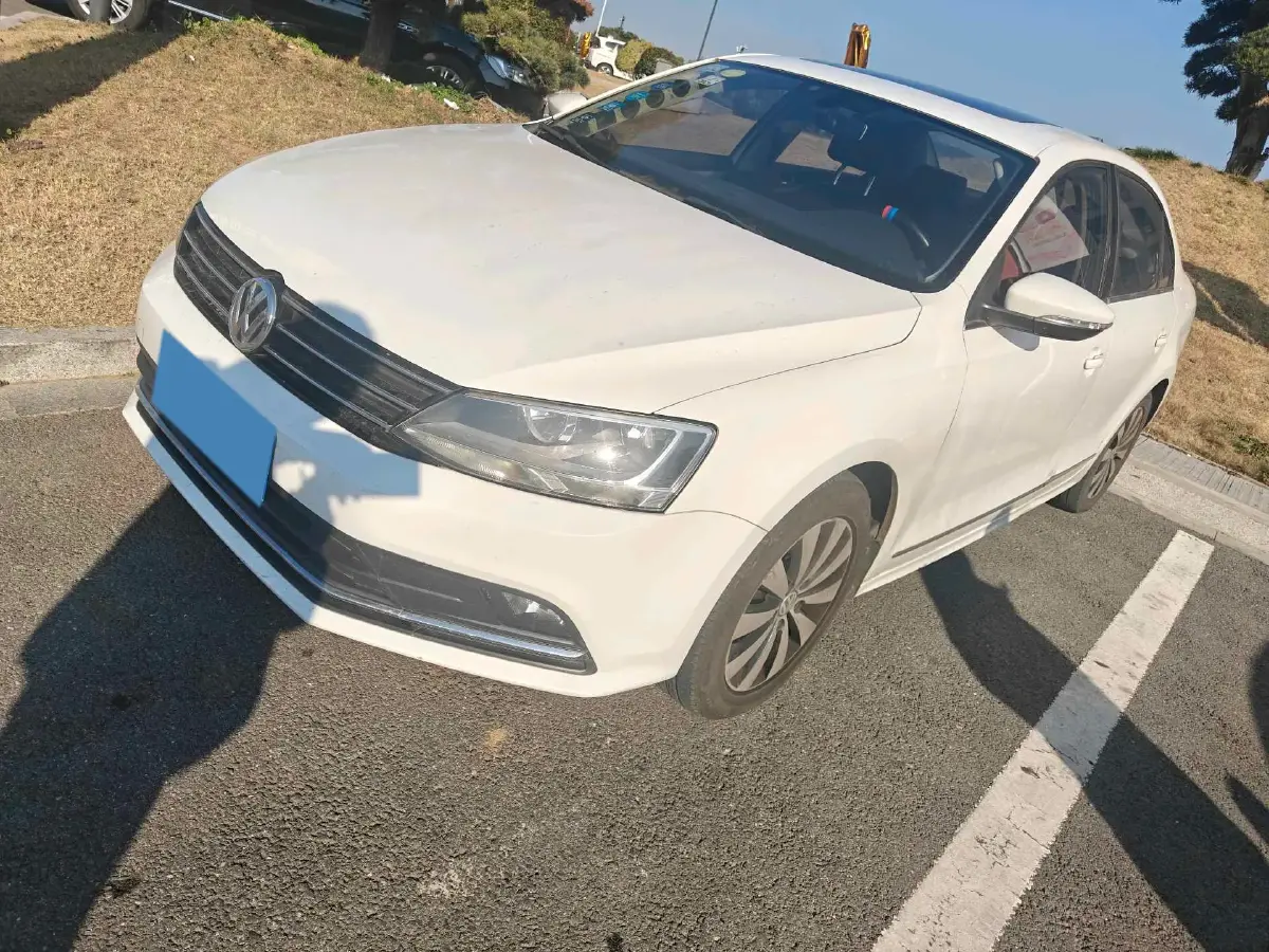 2018 Volkswagen Sagitar 1.2T 110HP L4 7DCT