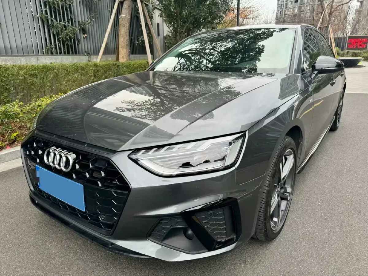 2022 Audi A4L 2.0T 190HP L4 7DCT