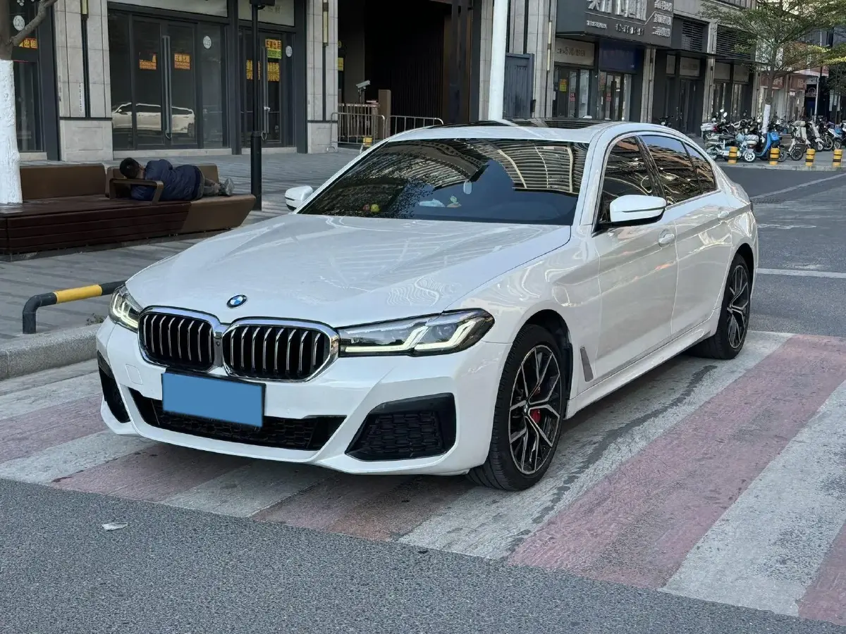 2022 BMW 5 Series 2.0T 252HP L4 8AT