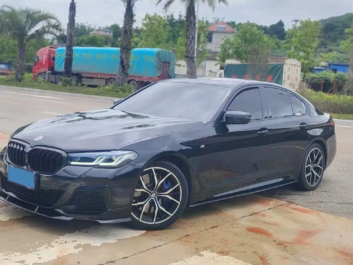 2021 BMW 5 Series 3.0T 340HP L6 8AT
