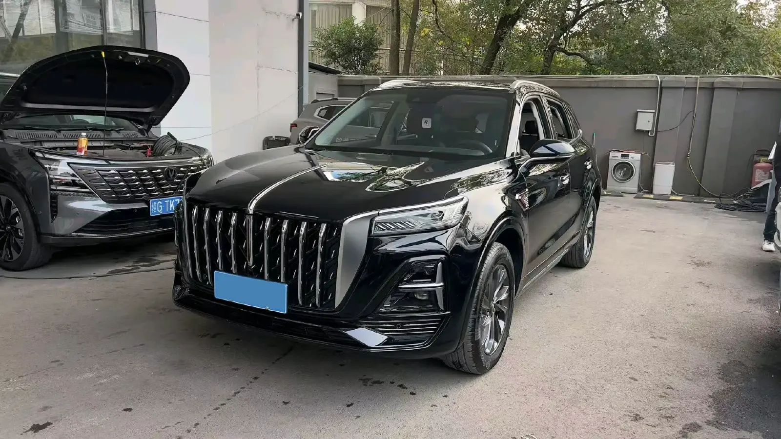 2023 HongQi HS5 2.0T 252HP L4 8AT