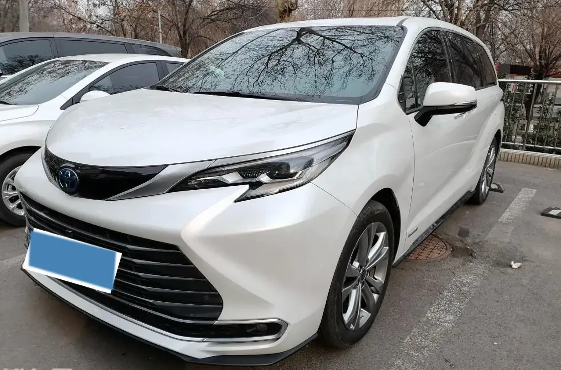 2023 Toyota Sienna 2.5L 189HP L4 E-CVT Hybrid