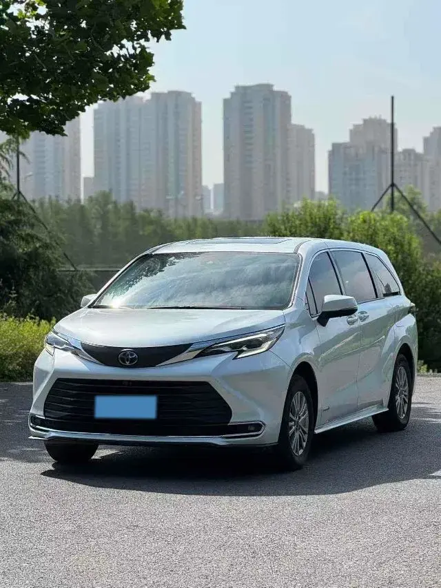 2021 Toyota Sienna 2.5L 192HP L4 E-CVT Hybrid
