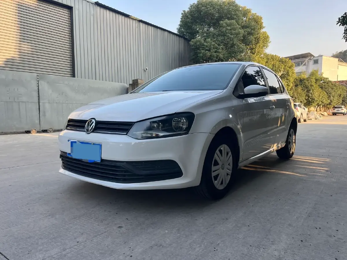 2016 Volkswagen Polo 1.4L 90HP L4 6AT