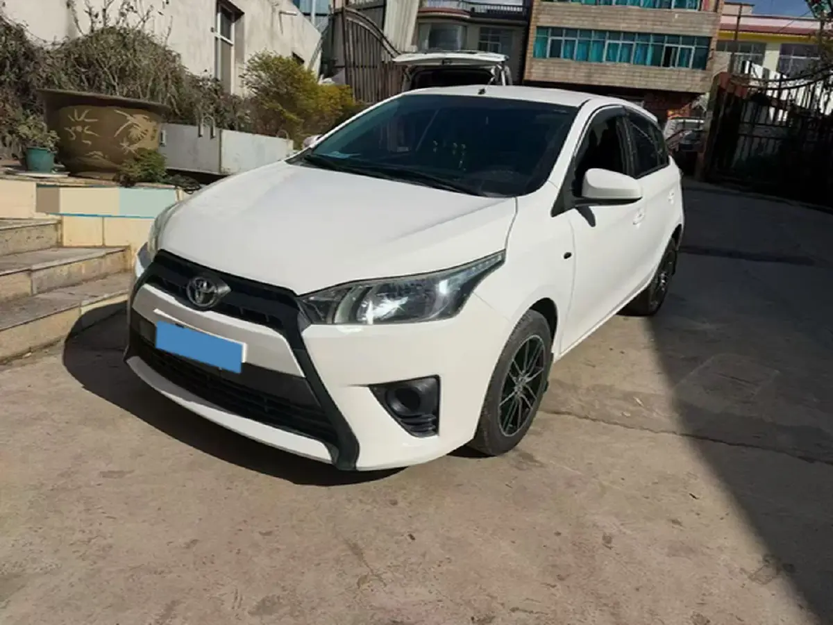 2014 Toyota Yaris L 1.3L 99HP L4 5MT