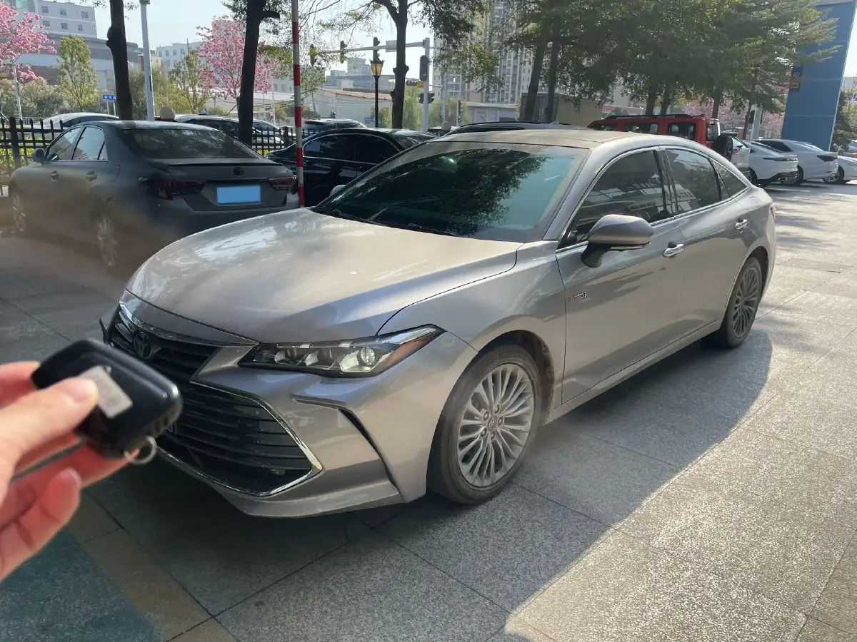 2019 Toyota Avalon 2.5L 178HP L4 E-CVT Hybrid