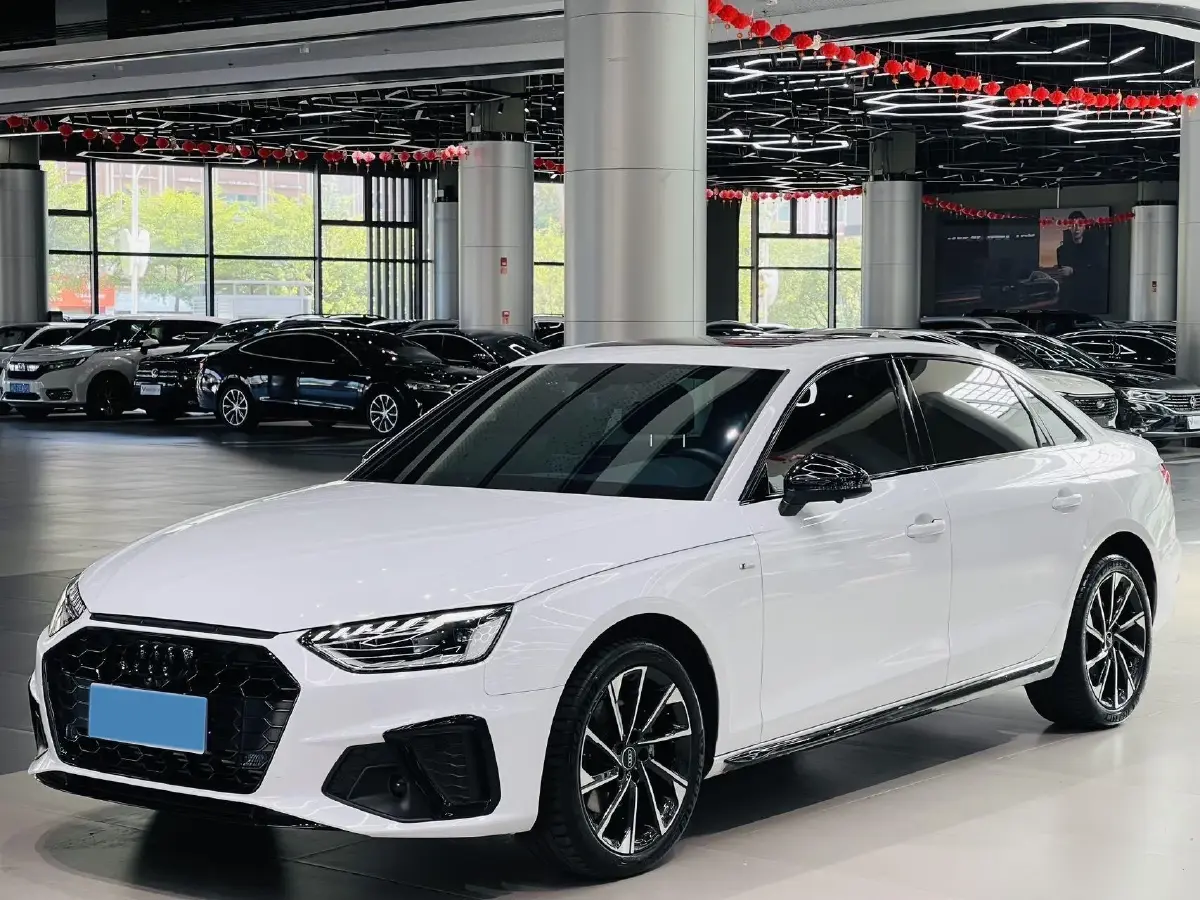 2023 Audi A4L 2.0T 190HP L4 7DCT