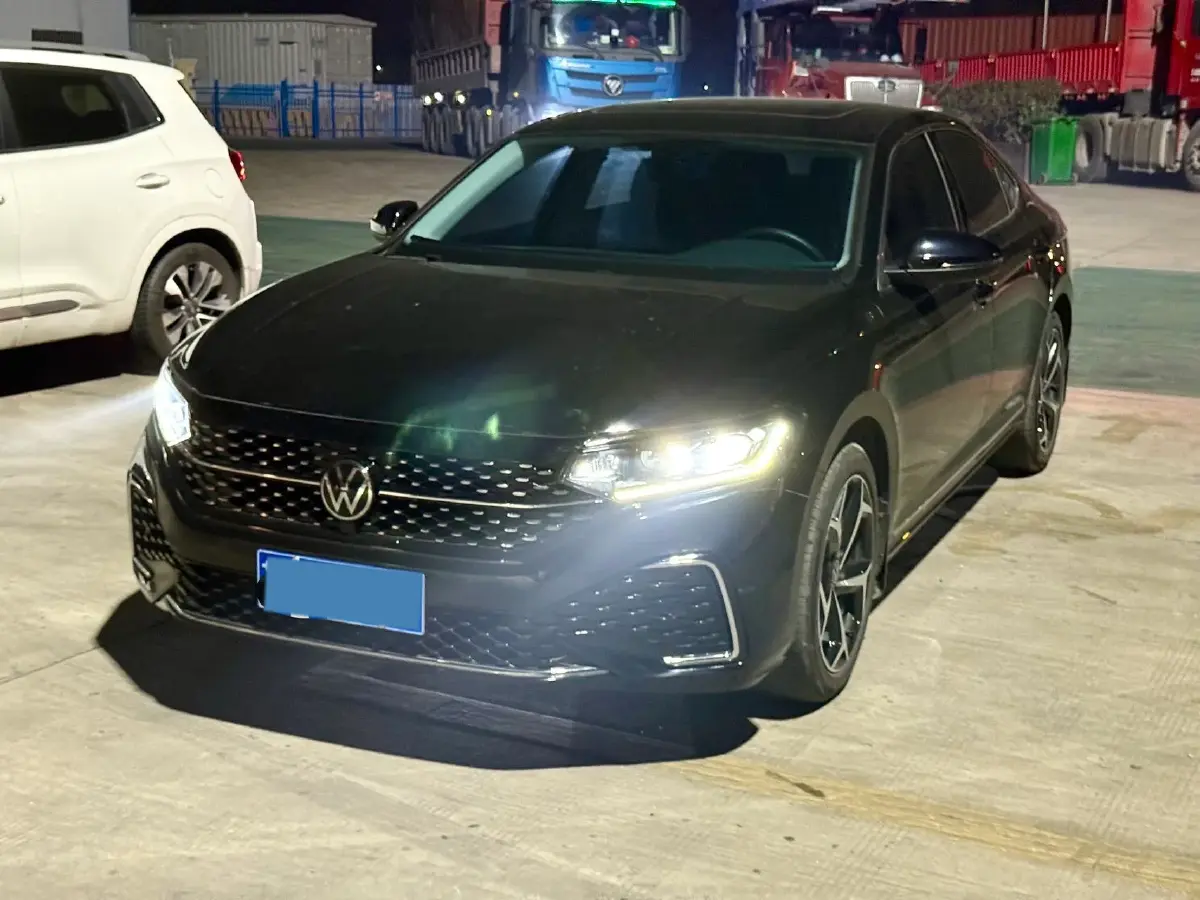 2025 Volkswagen Passat 2.0T 220HP L4 7DCT