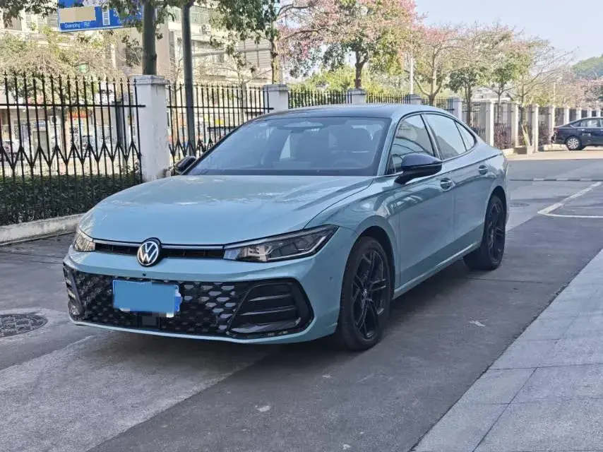 2025 Volkswagen Passat 2.0T 220HP L4 7DCT