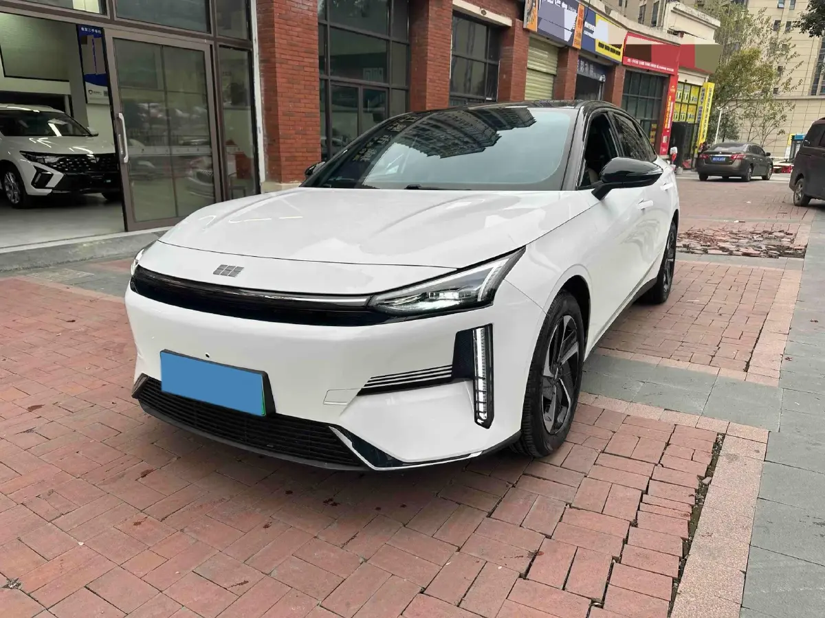 2023 Geely Galaxy L6 1.5T 163HP L4 3DHT PHEV