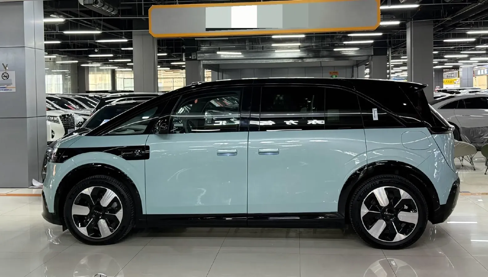 2025 Zeekr MIX BEV 76KWH,autocango,china used car exporter,china ev exporter,chinese used car exporter,chinese used ev exporter