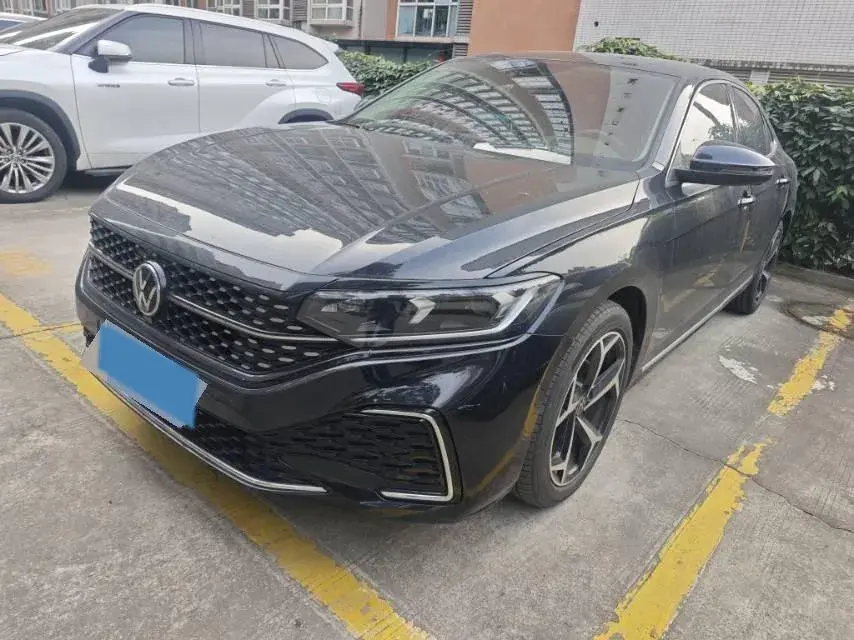 2024 Volkswagen Passat 2.0T 220HP L4 7DCT