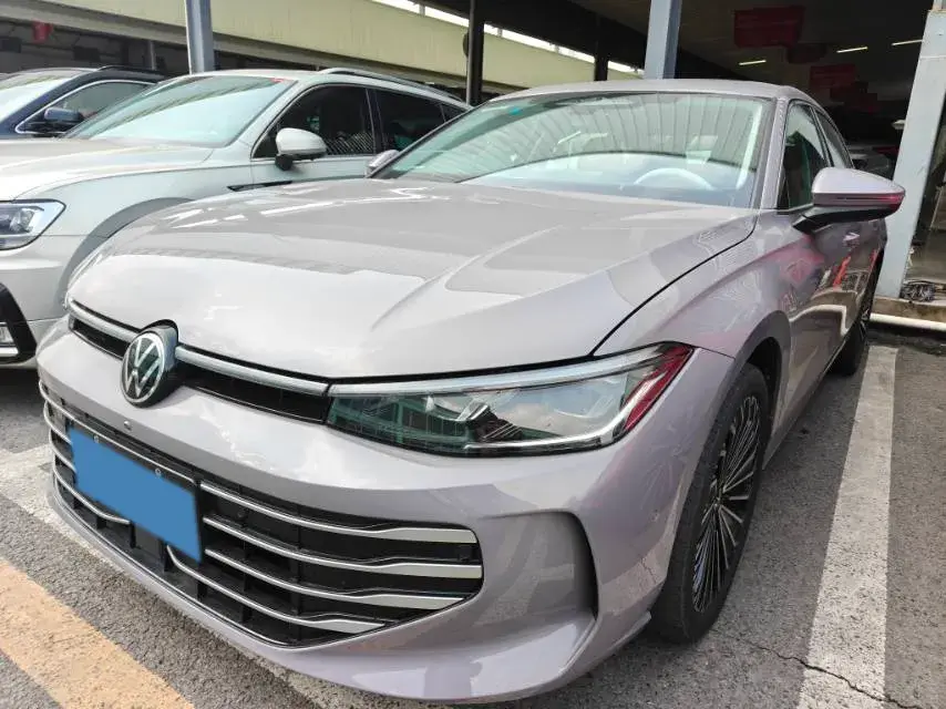 2025 Volkswagen Passat 2.0T 220HP L4 7DCT