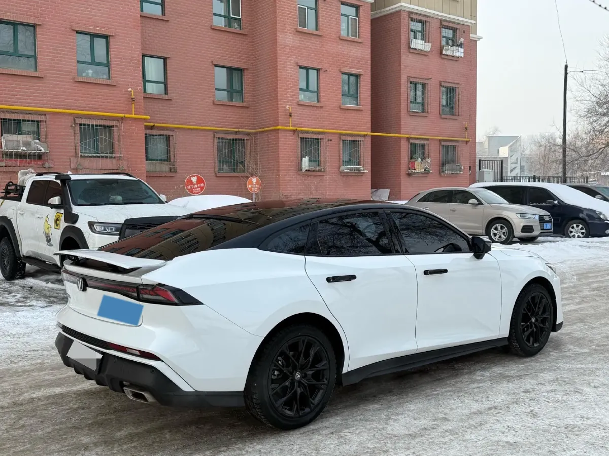 2024 ChangAn UNI-V 1.5T 188HP L4 7DCT,autocango,china used car exporter,china ev exporter,chinese used car exporter,chinese used ev exporter