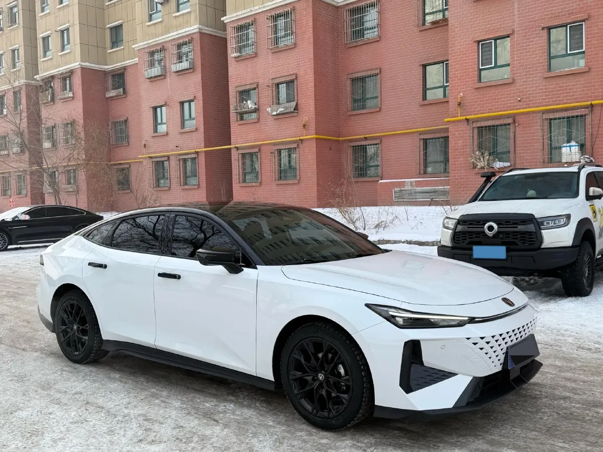 2024 ChangAn UNI-V 1.5T 188HP L4 7DCT,autocango,china used car exporter,china ev exporter,chinese used car exporter,chinese used ev exporter