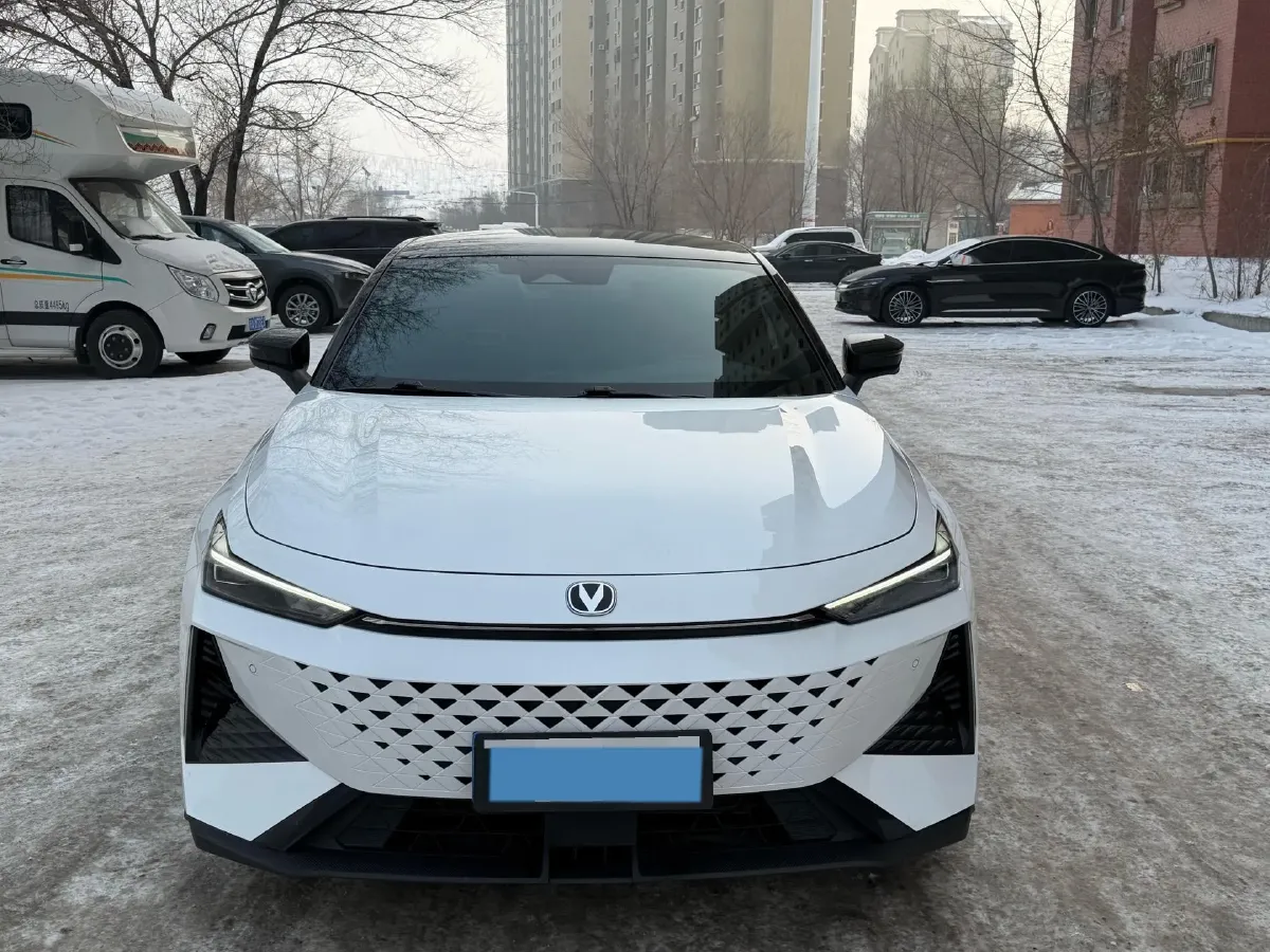 2024 ChangAn UNI-V 1.5T 188HP L4 7DCT,autocango,china used car exporter,china ev exporter,chinese used car exporter,chinese used ev exporter