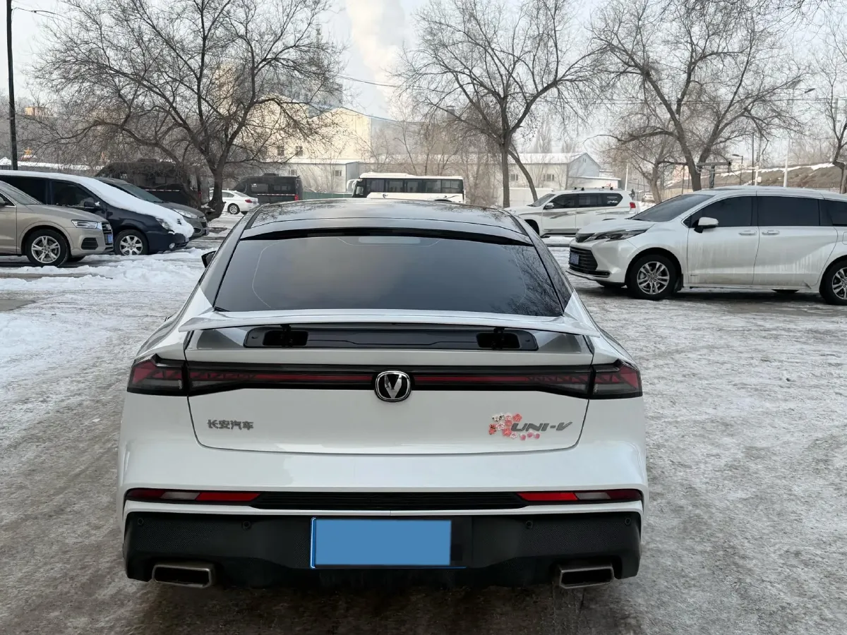2024 ChangAn UNI-V 1.5T 188HP L4 7DCT,autocango,china used car exporter,china ev exporter,chinese used car exporter,chinese used ev exporter