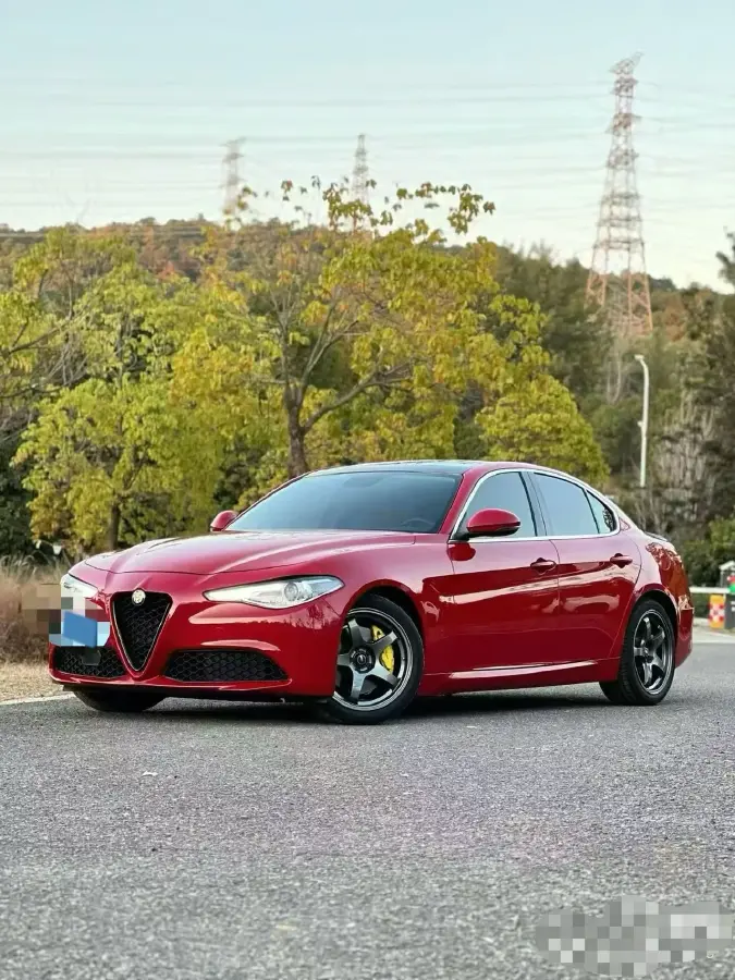 2017 Alfa Romeo Giulia 2.0T 200HP L4 8AT