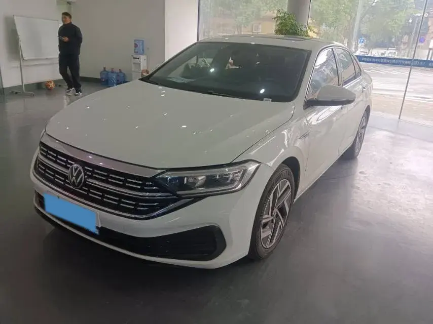 2025 Volkswagen Sagitar 1.5T 160HP L4 7DCT