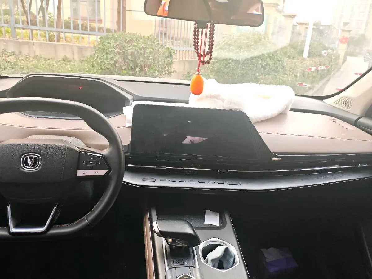 2022 ChangAn UNI-V 1.5T 188HP L4 7DCT,autocango,china used car exporter,china ev exporter,chinese used car exporter,chinese used ev exporter