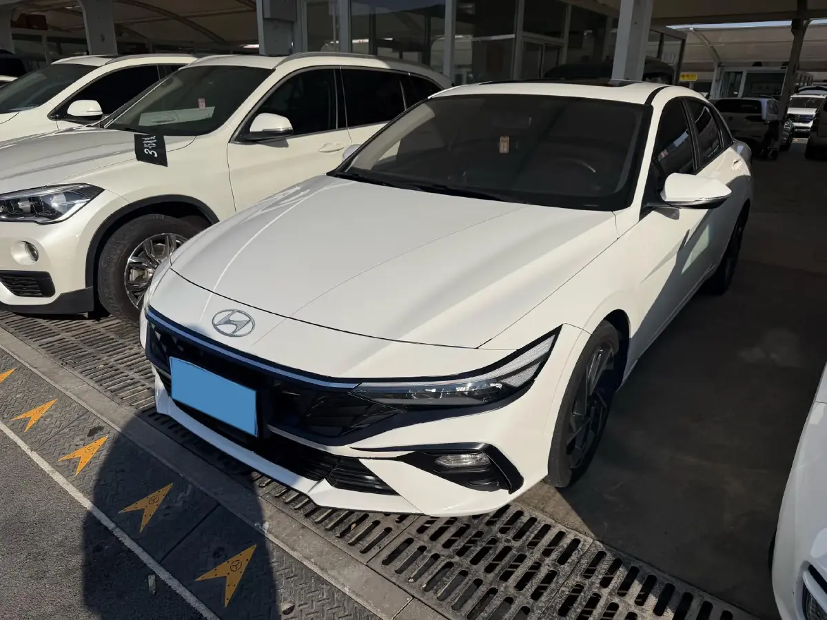 2023 Hyundai Elantra 1.5L 115HP L4 CVT