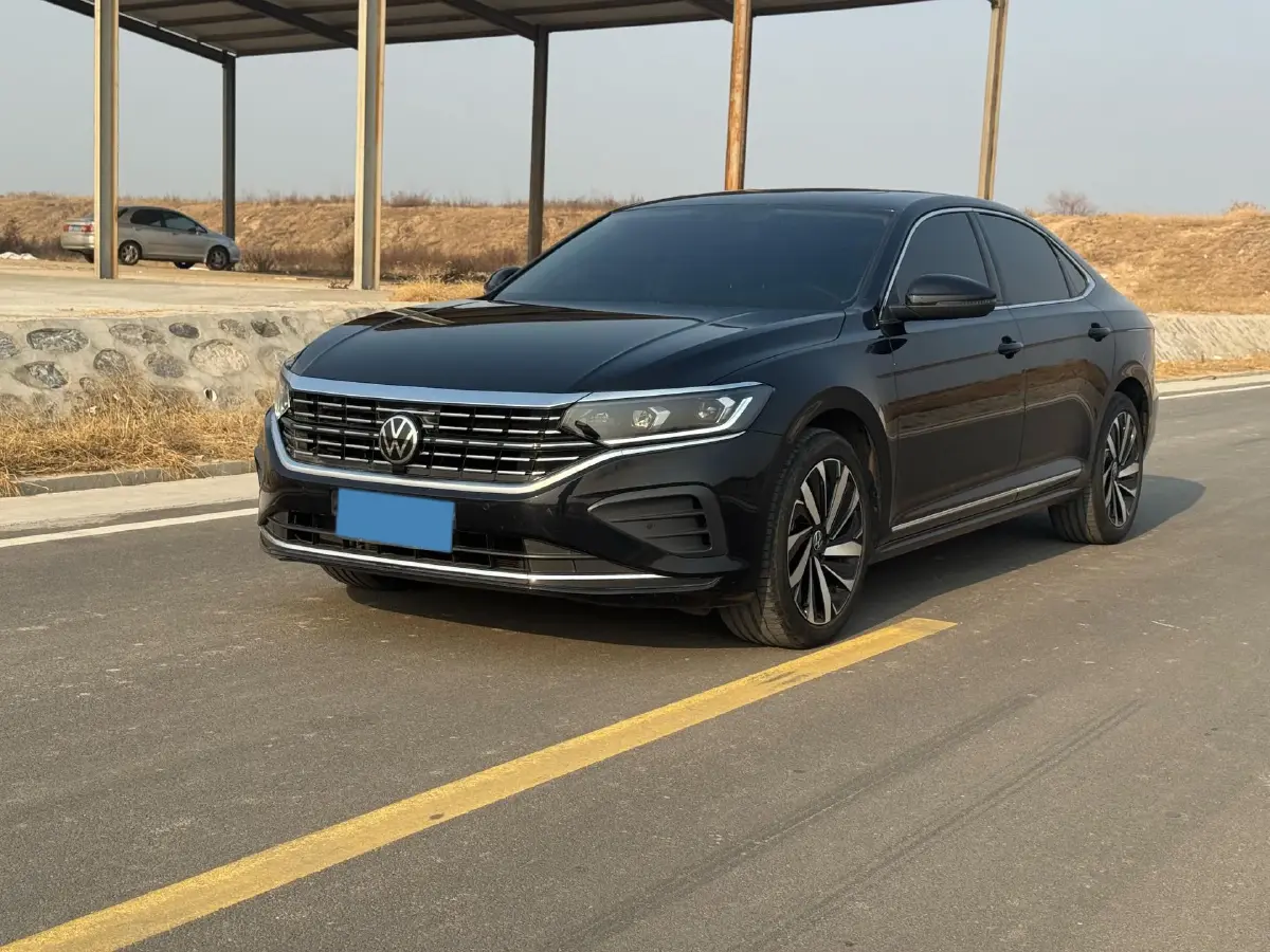 2024 Volkswagen Passat 2.0T 186HP L4 7DCT