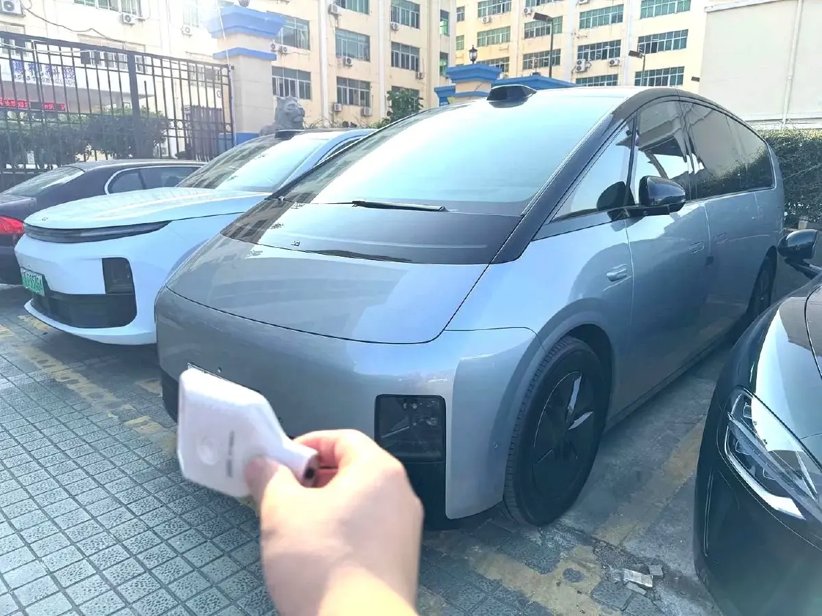 2024 Li MEGA BEV 102.7KWH