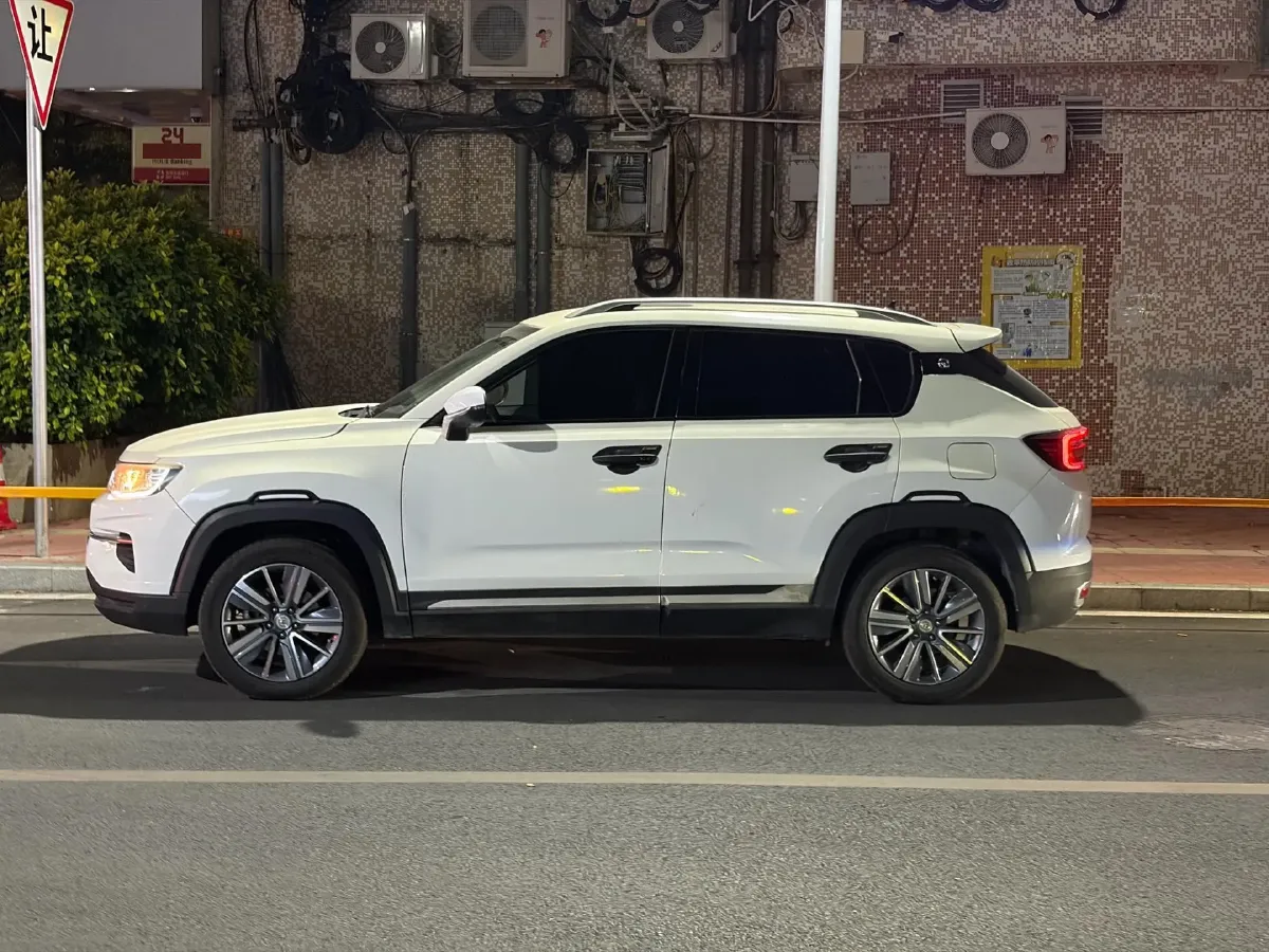 2019 ChangAn CS35 Plus 1.6L 128HP L4 5MT,autocango,china used car exporter,china ev exporter,chinese used car exporter,chinese used ev exporter