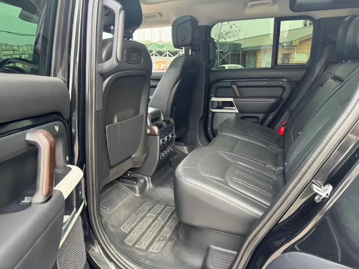 2020 Land Rover Defender 3.0T 400HP L6 8AT,autocango,china used car exporter,china ev exporter,chinese used car exporter,chinese used ev exporter