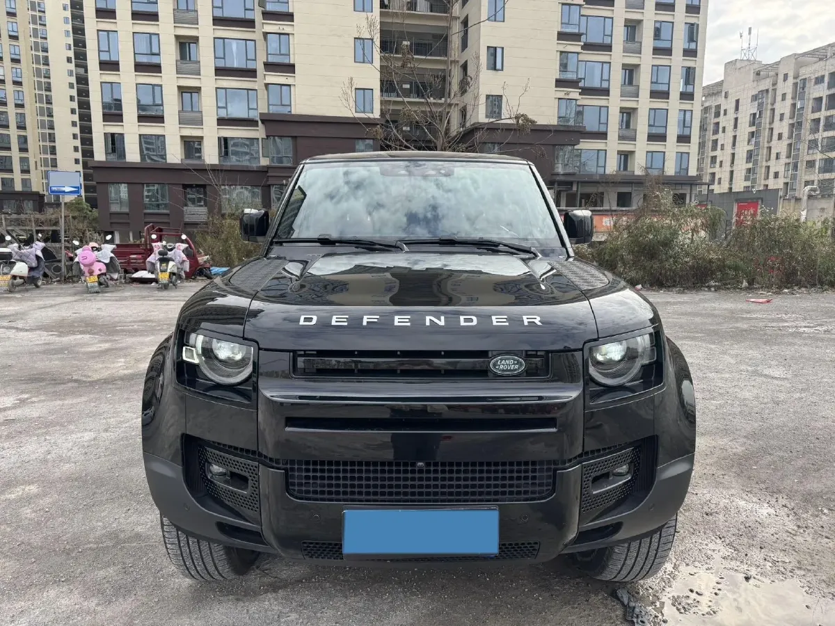 2020 Land Rover Defender 3.0T 400HP L6 8AT,autocango,china used car exporter,china ev exporter,chinese used car exporter,chinese used ev exporter