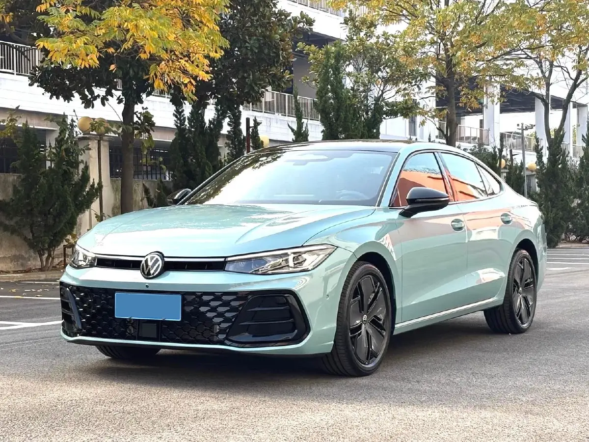 2025 Volkswagen Passat 2.0T 220HP L4 7DCT