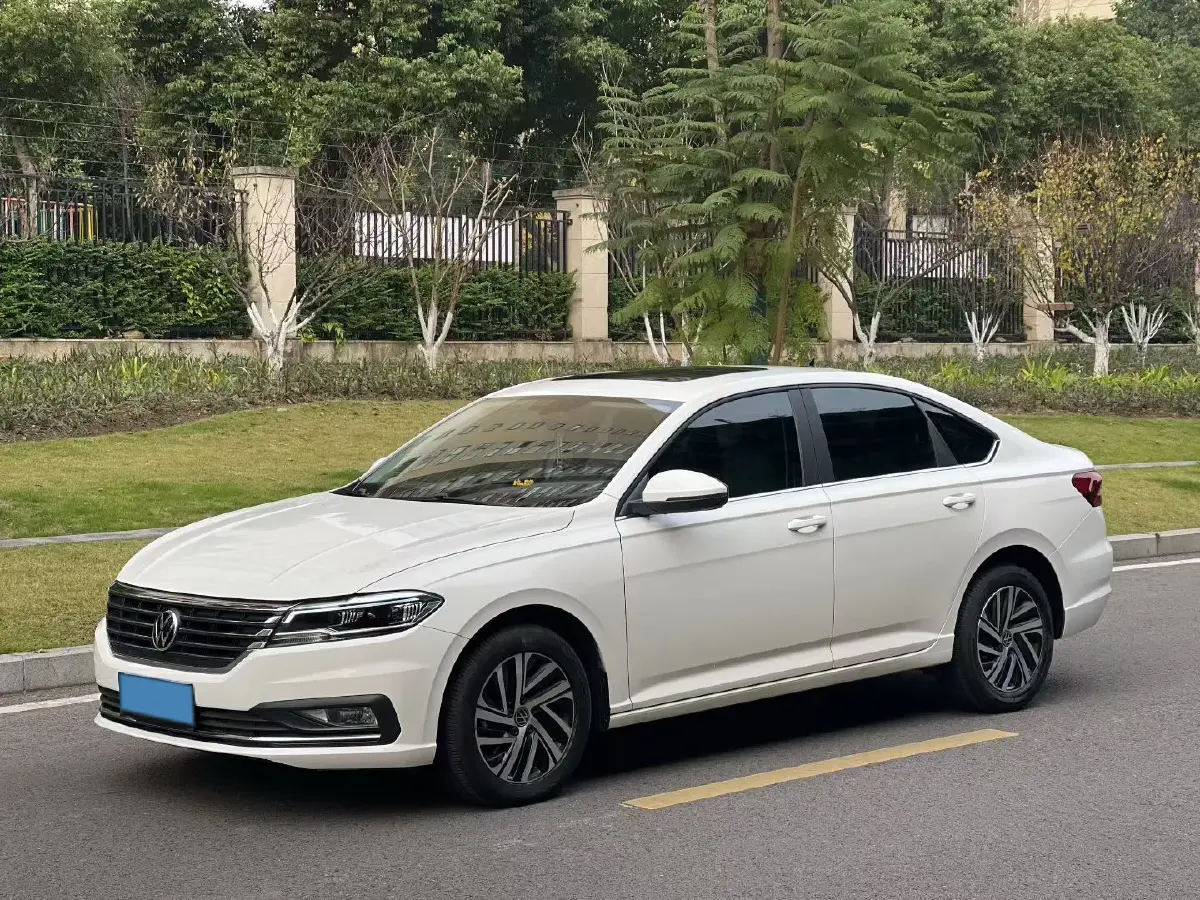 2022 Volkswagen T-Roc 1.4T 150HP L4 7DCT