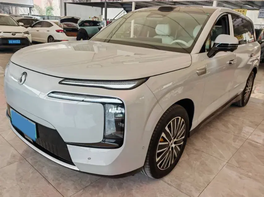2025 Denza DenzaN8L 2.0T 207HP L4 E-CVT PHEV