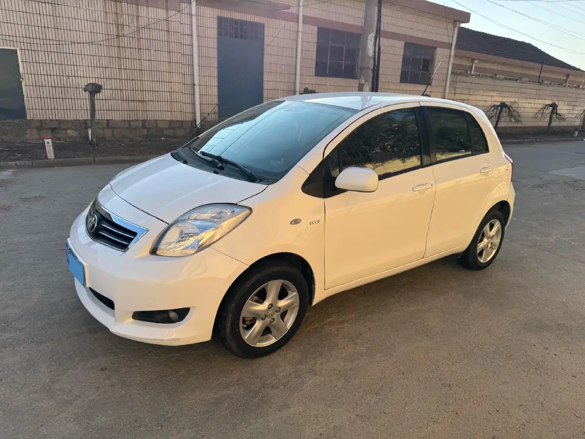 2011 Toyota Yaris 1.6L 118HP L4 4AT