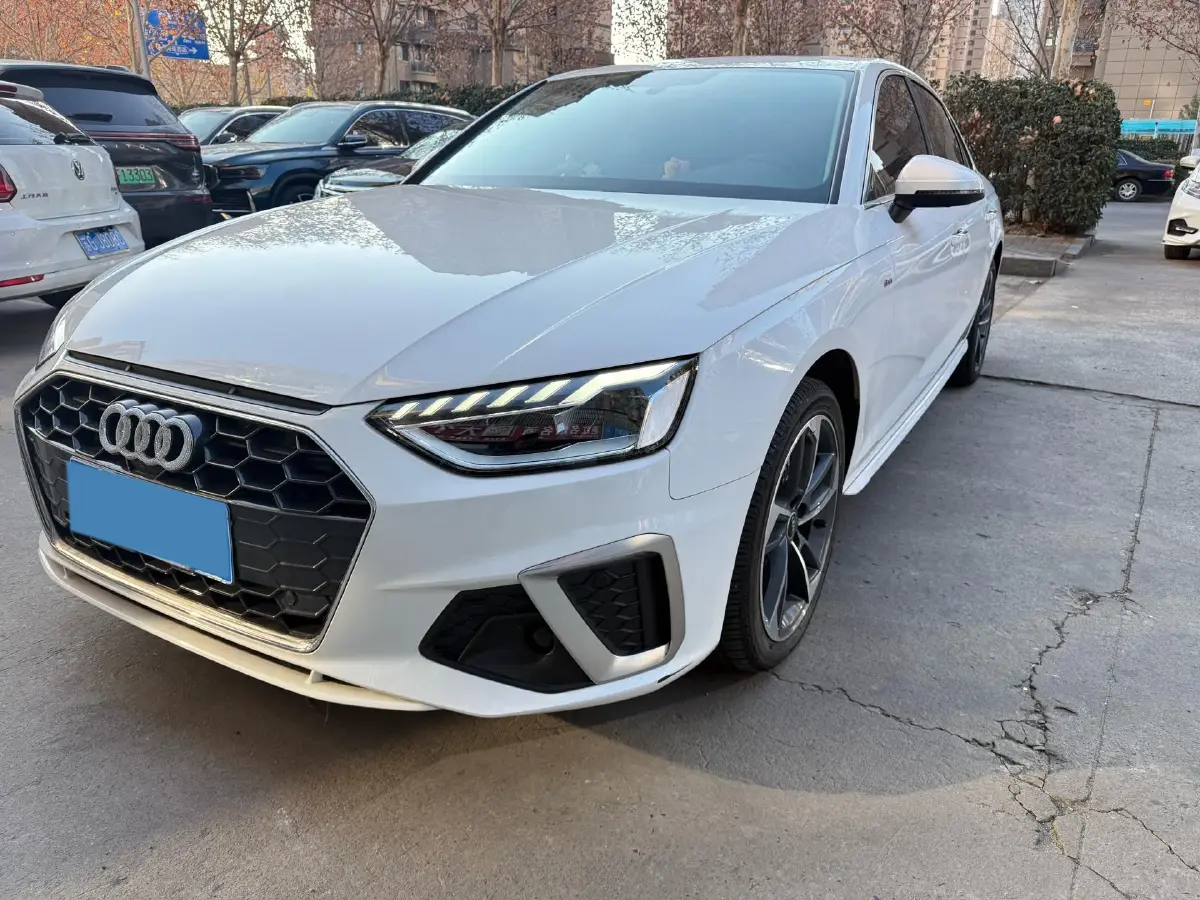 2022 Audi A4L 2.0T 190HP L4 7DCT
