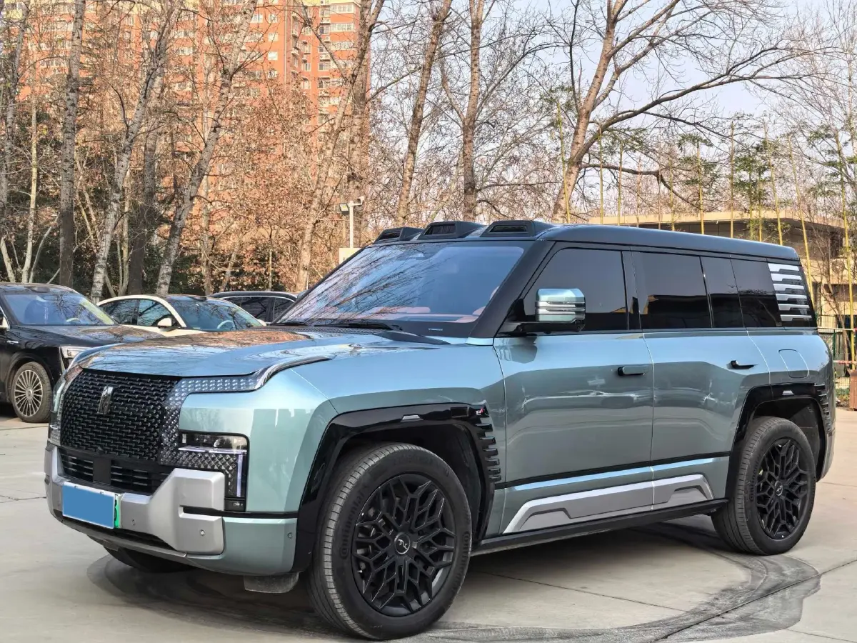 2023 YangWang U8 2.0T 272HP L4 REEV 49.05KWH