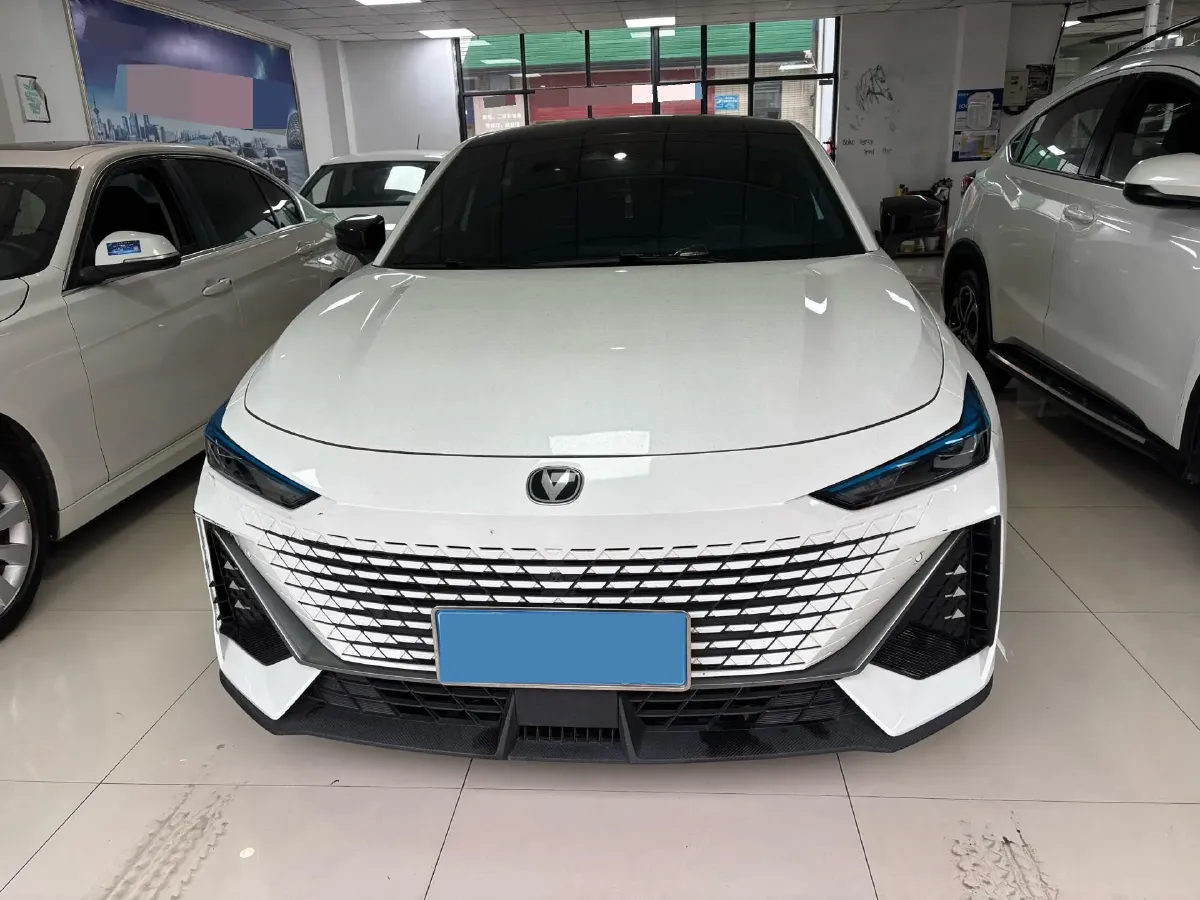 2024 ChangAn UNI-V 1.5T 188HP L4 7DCT,autocango,china used car exporter,china ev exporter,chinese used car exporter,chinese used ev exporter