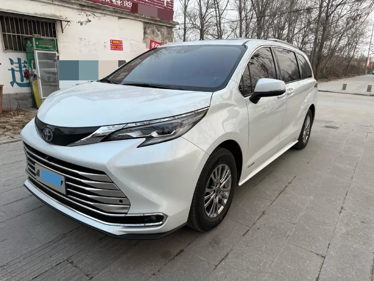 2023 Toyota Sienna 2.5L 189HP L4 E-CVT Hybrid
