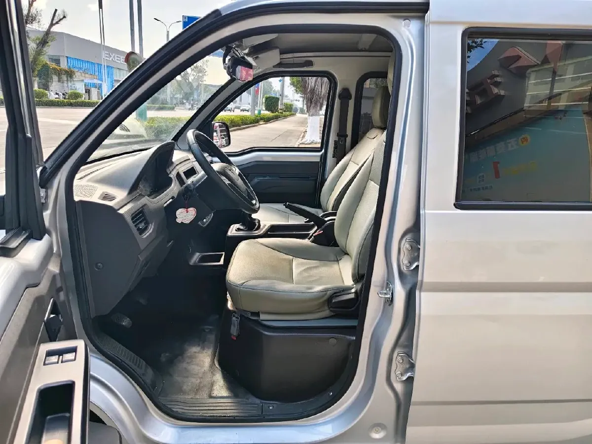 2019 WuLing RongGuang New Truck 1.5L 107HP L4 5MT,autocango,china used car exporter,china ev exporter,chinese used car exporter,chinese used ev exporter