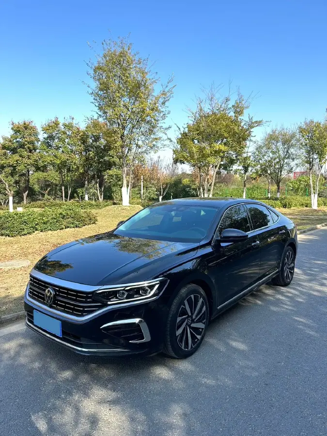 2023 Volkswagen Passat 2.0T 186HP L4 7DCT