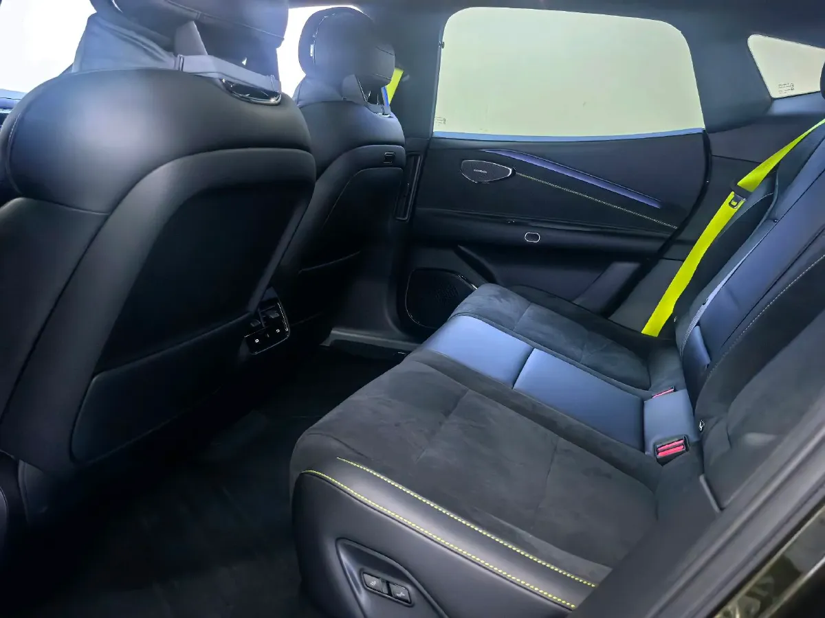 2025 LYNK&CO 10 EM-P 1.5T 163HP L4 3DHT PHEV,autocango,china used car exporter,china ev exporter,chinese used car exporter,chinese used ev exporter