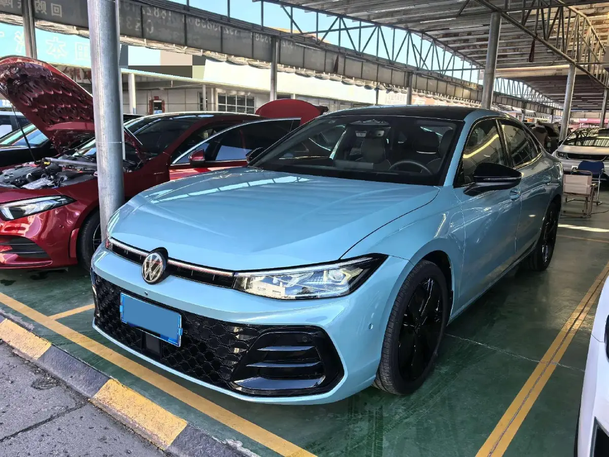 2025 Volkswagen Passat 2.0T 220HP L4 7DCT