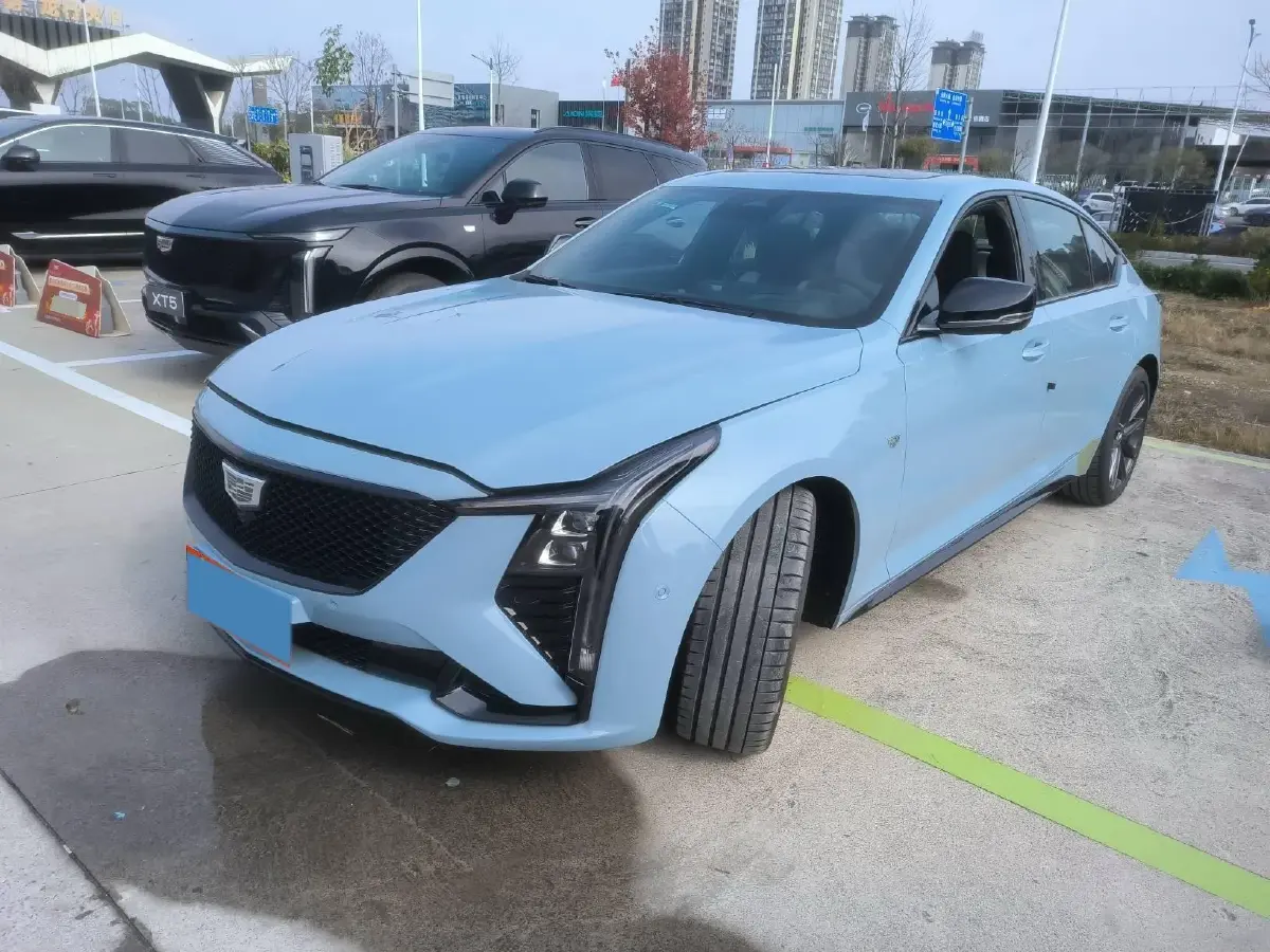 2025 Cadillac CT5 2.0T 237HP L4 10AT