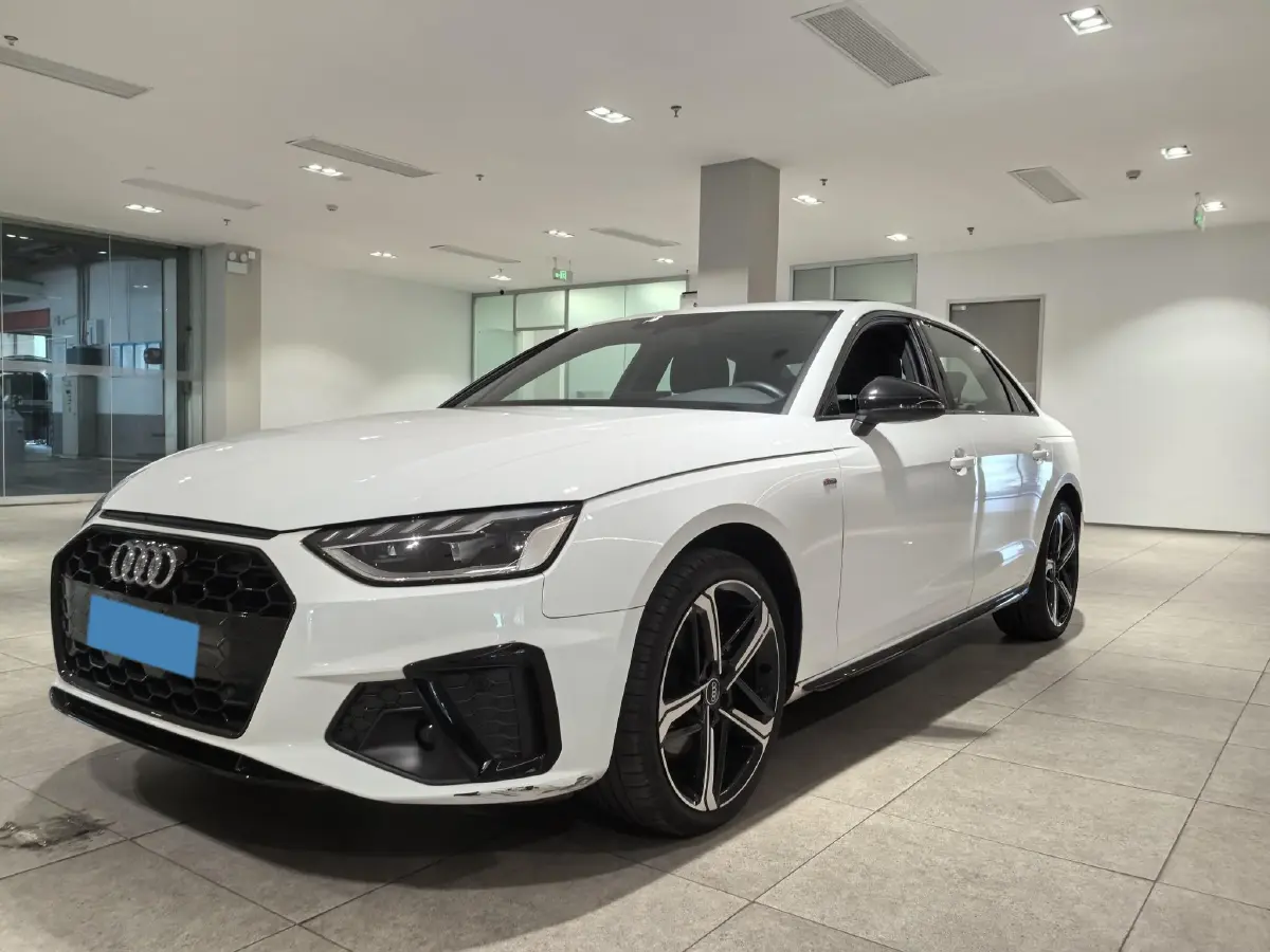 2024 Audi A4L 2.0T 190HP L4 7DCT