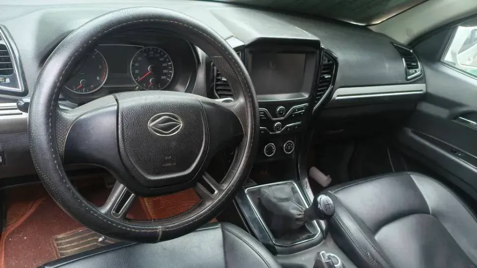 2018 Landwind X8 2.0T 136HP L4 5MT,autocango,china used car exporter,china ev exporter,chinese used car exporter,chinese used ev exporter