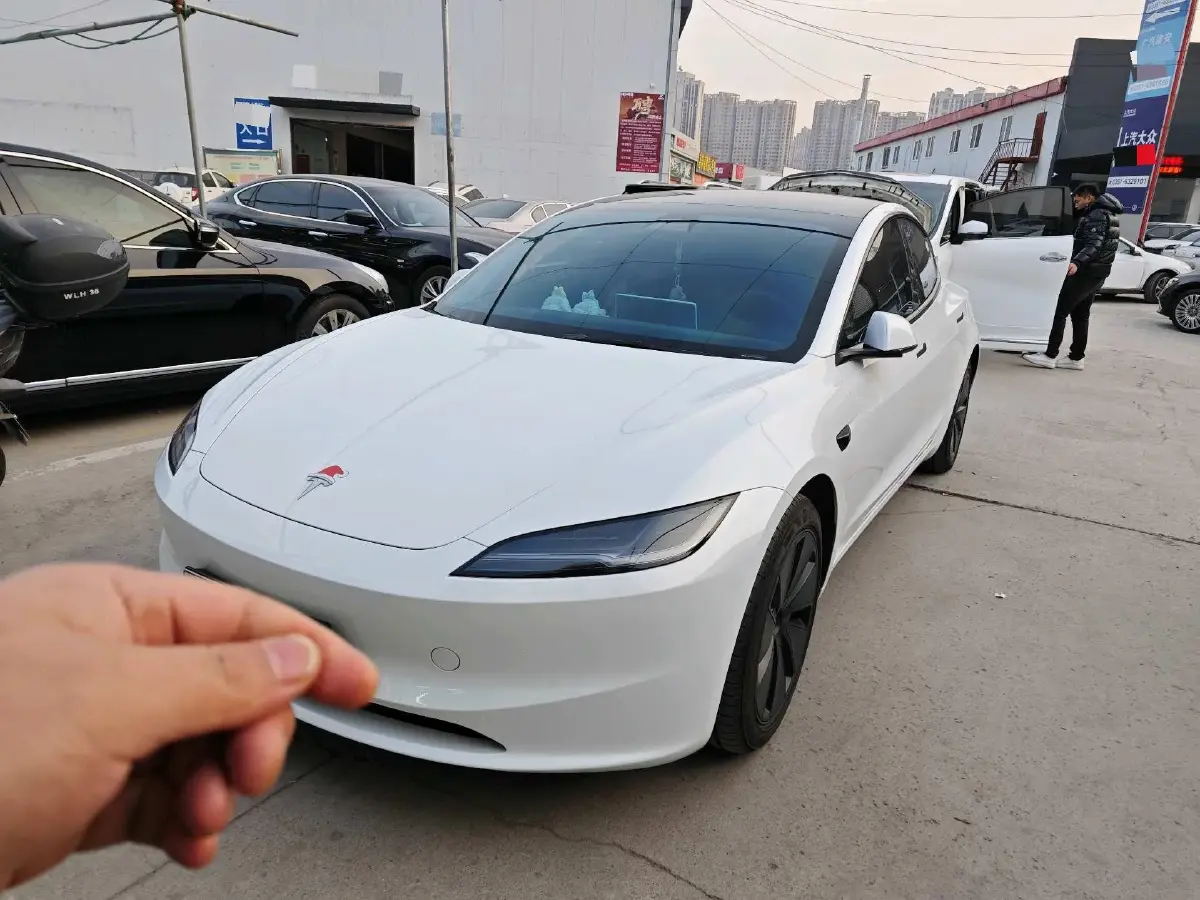 2025 Tesla Model 3 BEV 62.5KWH