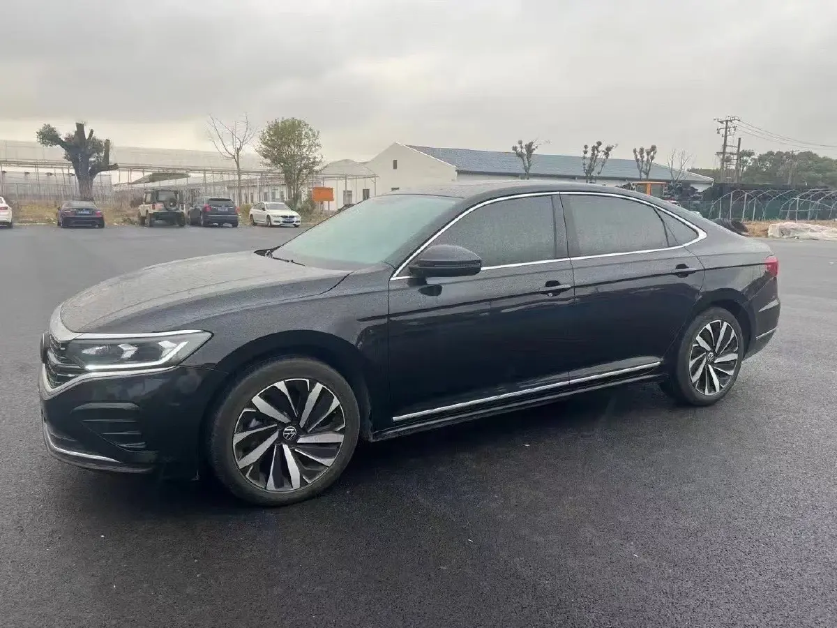 2023 Volkswagen Passat 2.0T 186HP L4 7DCT