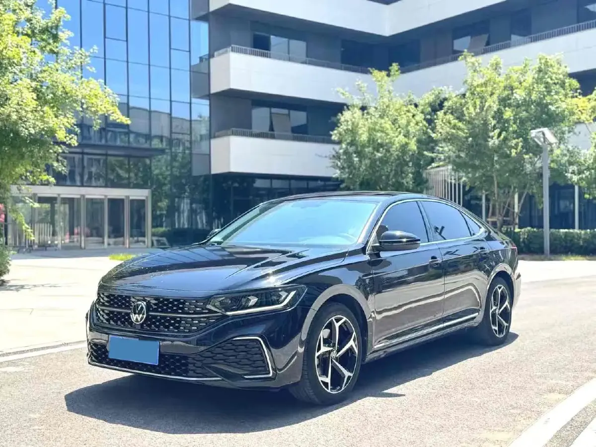 2023 Volkswagen Passat 2.0T 186HP L4 7DCT