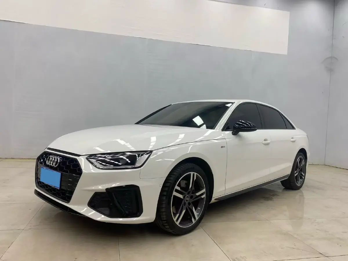 2022 Audi A4L 2.0T 190HP L4 7DCT